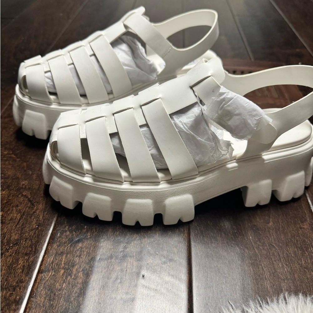 Steve madden Chunky White Sandals brand new